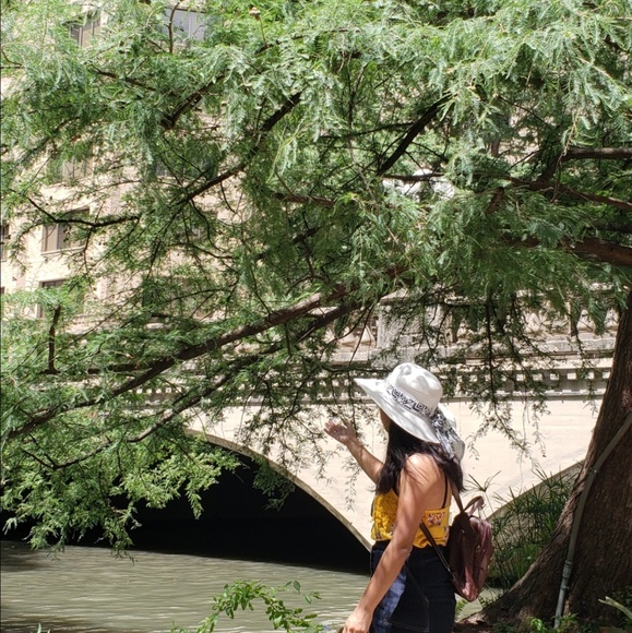 Meet your Top Rated Seller🎊, Fashion Olympus - Picture 3 of 3